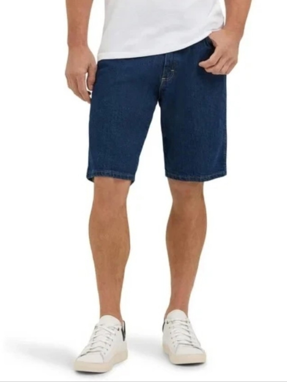 Wrangler Men's Relaxed Fit Five Pocket Dark Wash Denim Shorts Sz 46